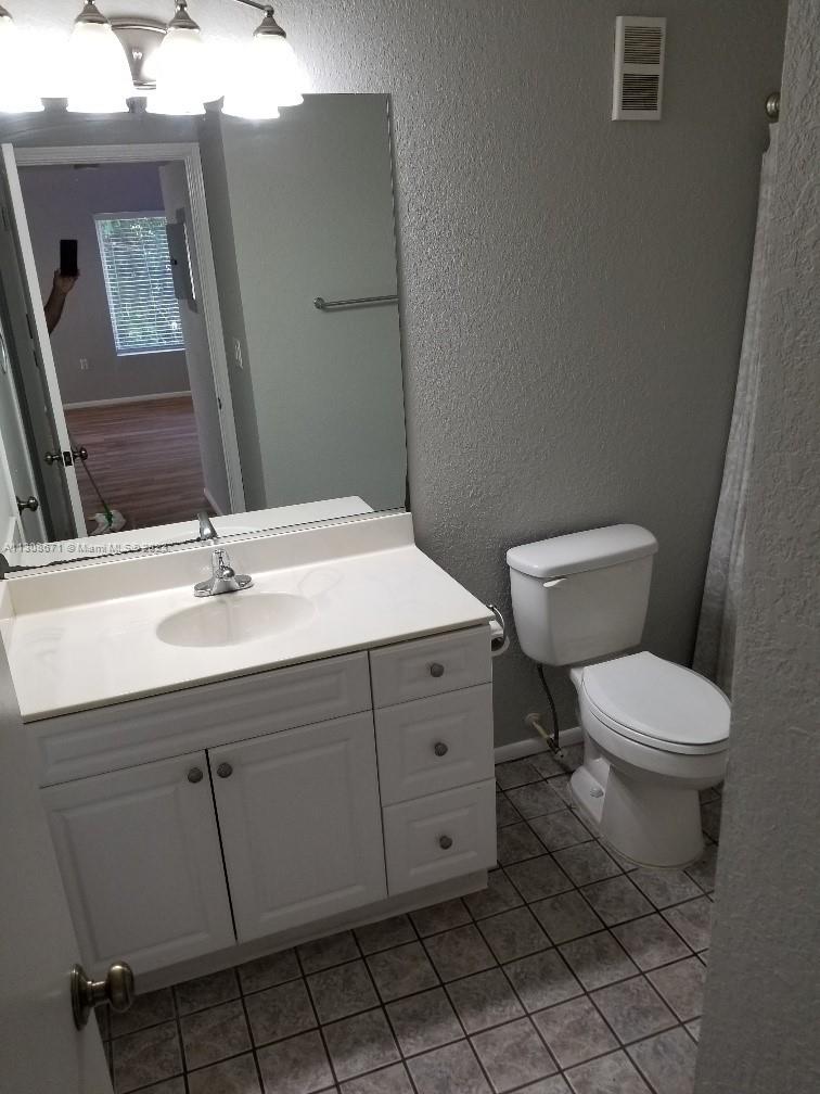 Photo 18 of 33 of 2662 NW 33rd St 2507 condo