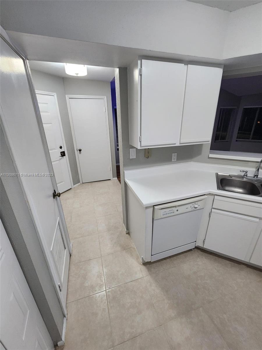 Photo 6 of 33 of 2662 NW 33rd St 2507 condo