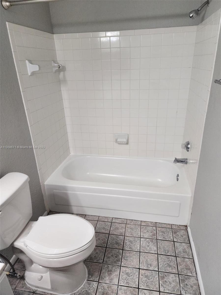 Photo 13 of 33 of 2662 NW 33rd St 2507 condo