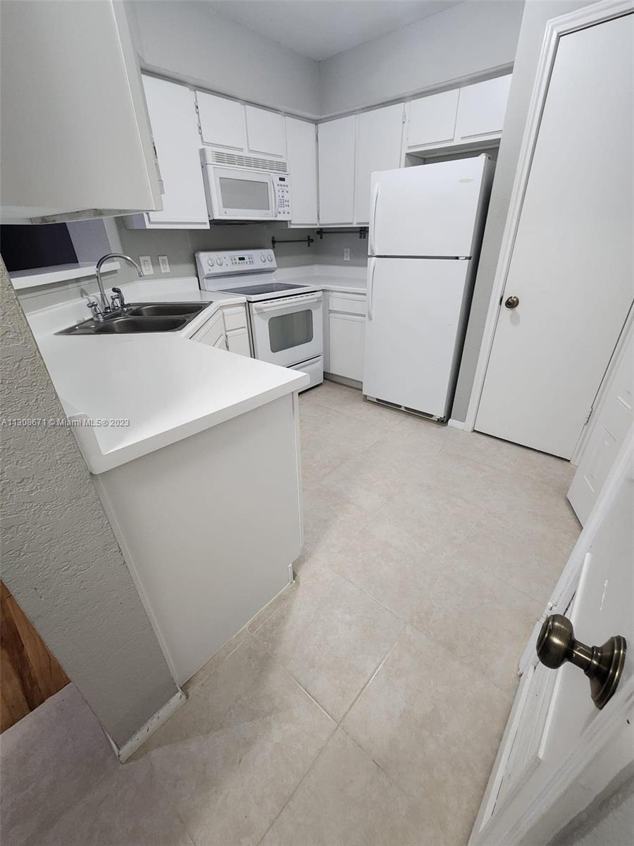 Photo 5 of 33 of 2662 NW 33rd St 2507 condo