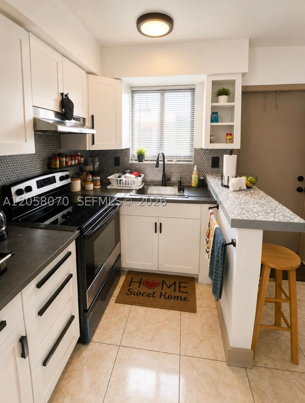 Photo of 615 NE 7th St #7, Hallandale Beach, FL 33009 (MLS # A12058070)