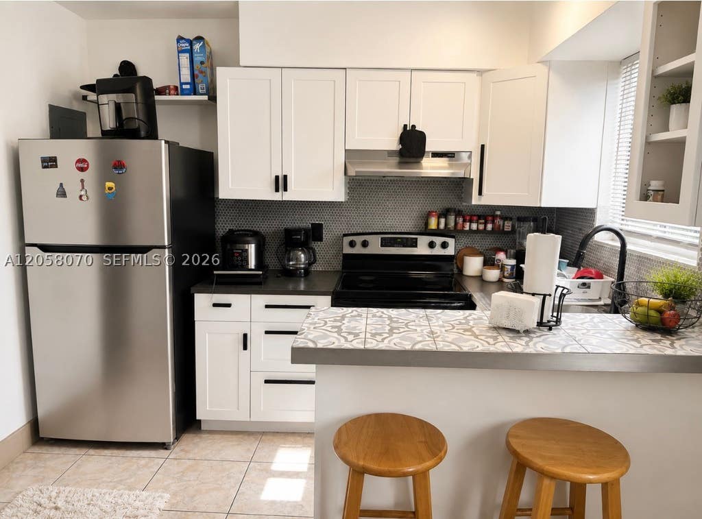 Photo of 615 NE 7th St #7, Hallandale Beach, FL 33009 (MLS # A12058070)