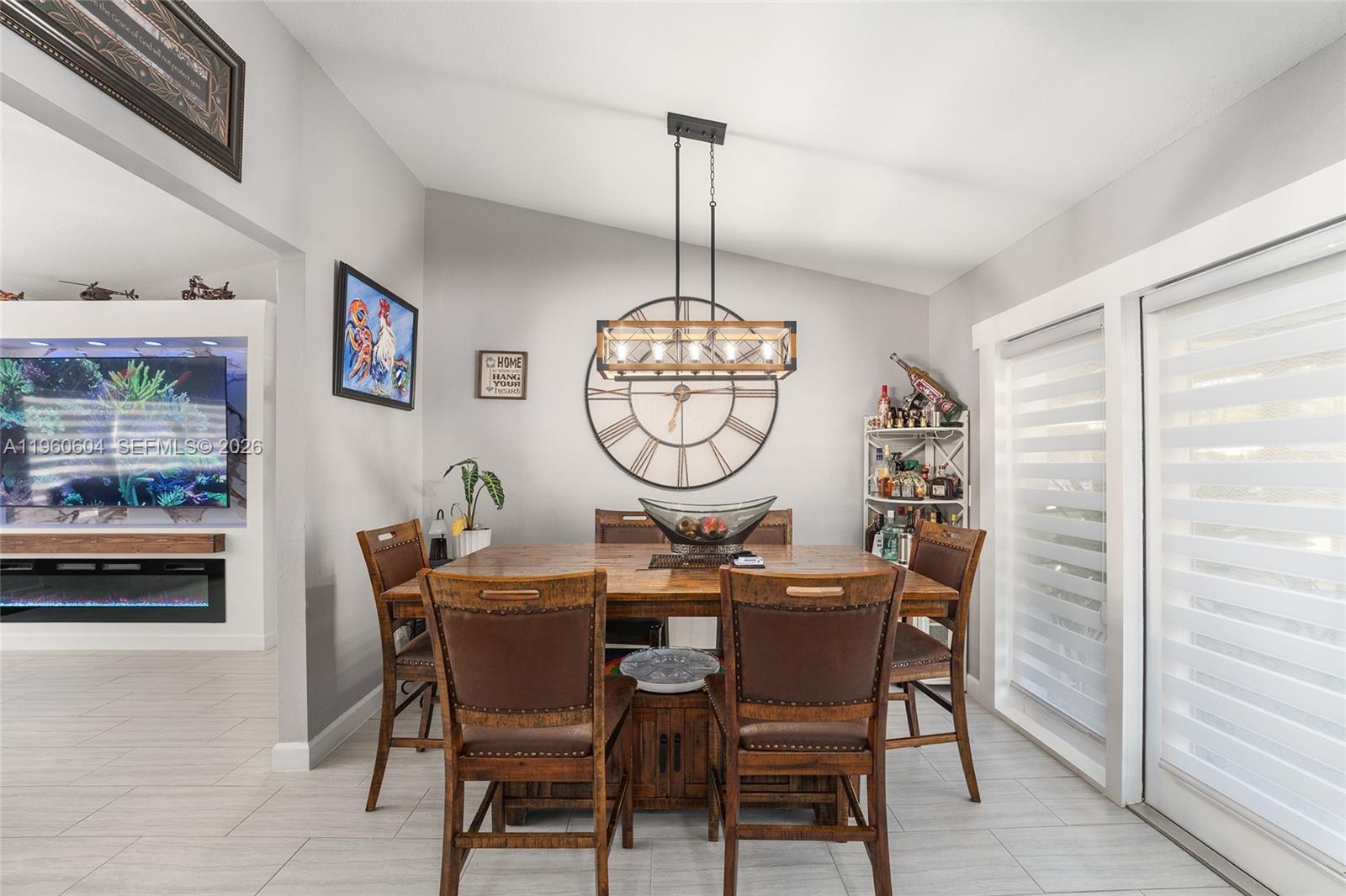 ROLLING HILLS - Residential