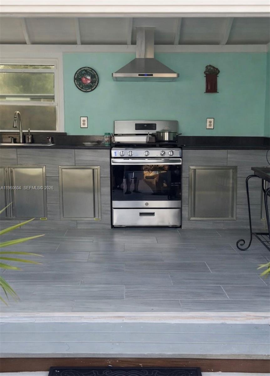 ROLLING HILLS - Residential