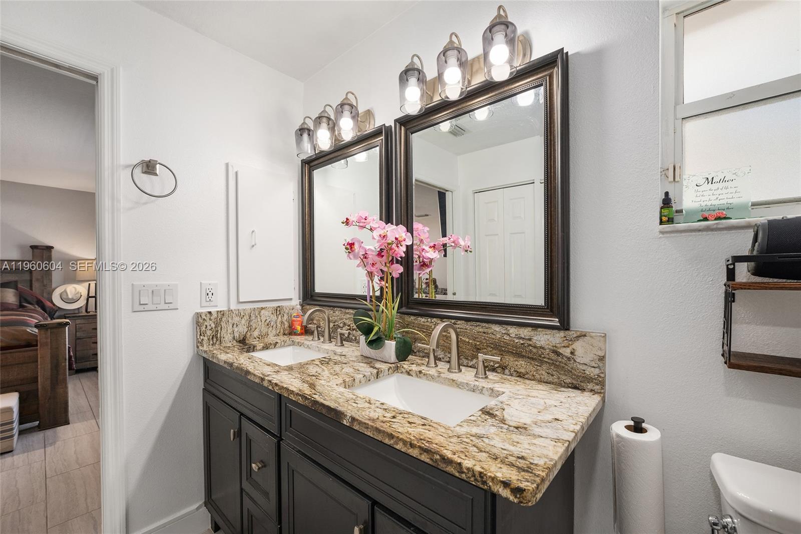 ROLLING HILLS - Residential