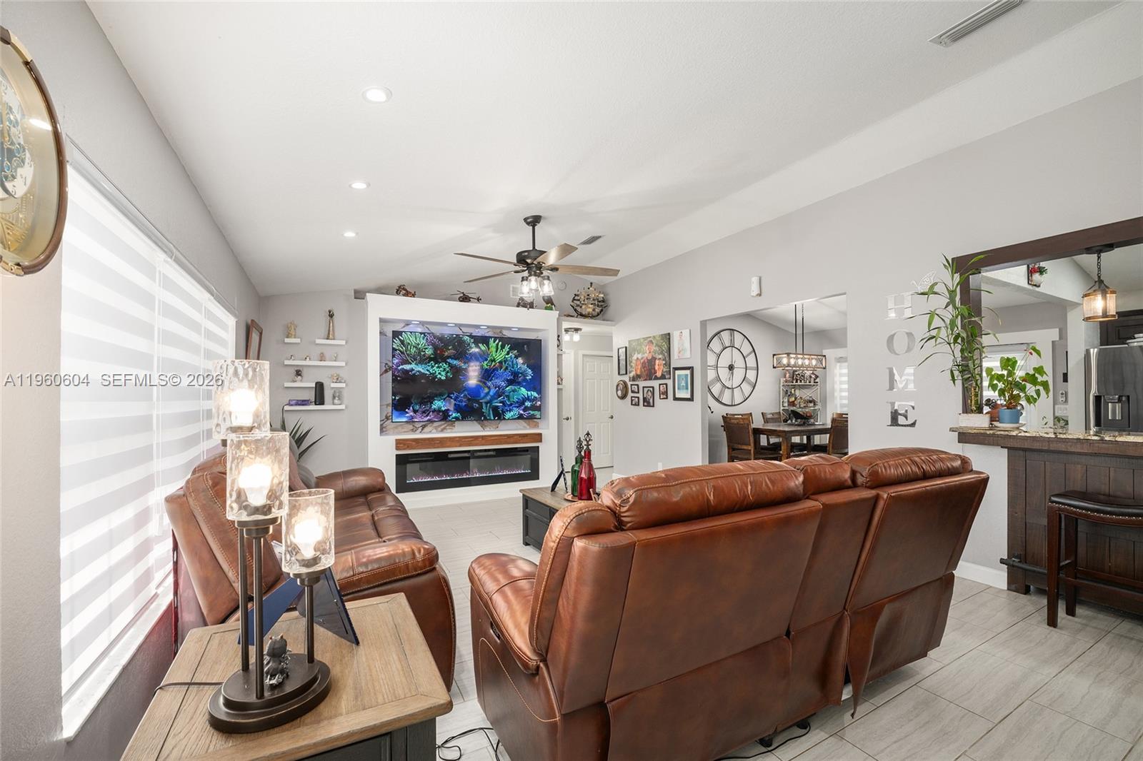 ROLLING HILLS - Residential