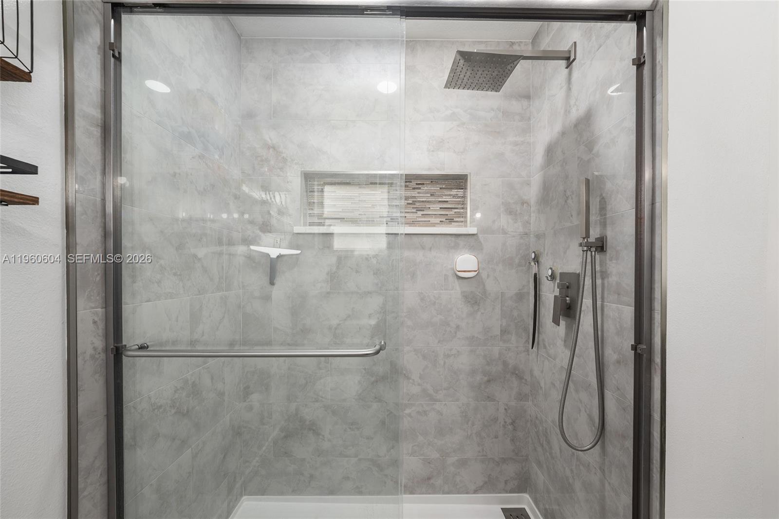 ROLLING HILLS - Residential