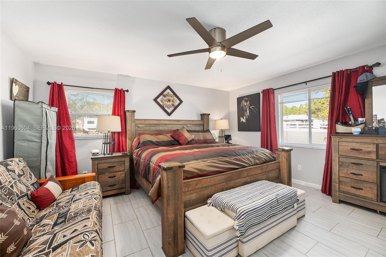 ROLLING HILLS - Residential