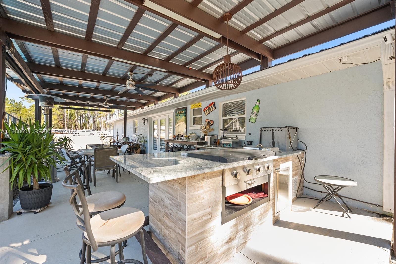 ROLLING HILLS - Residential