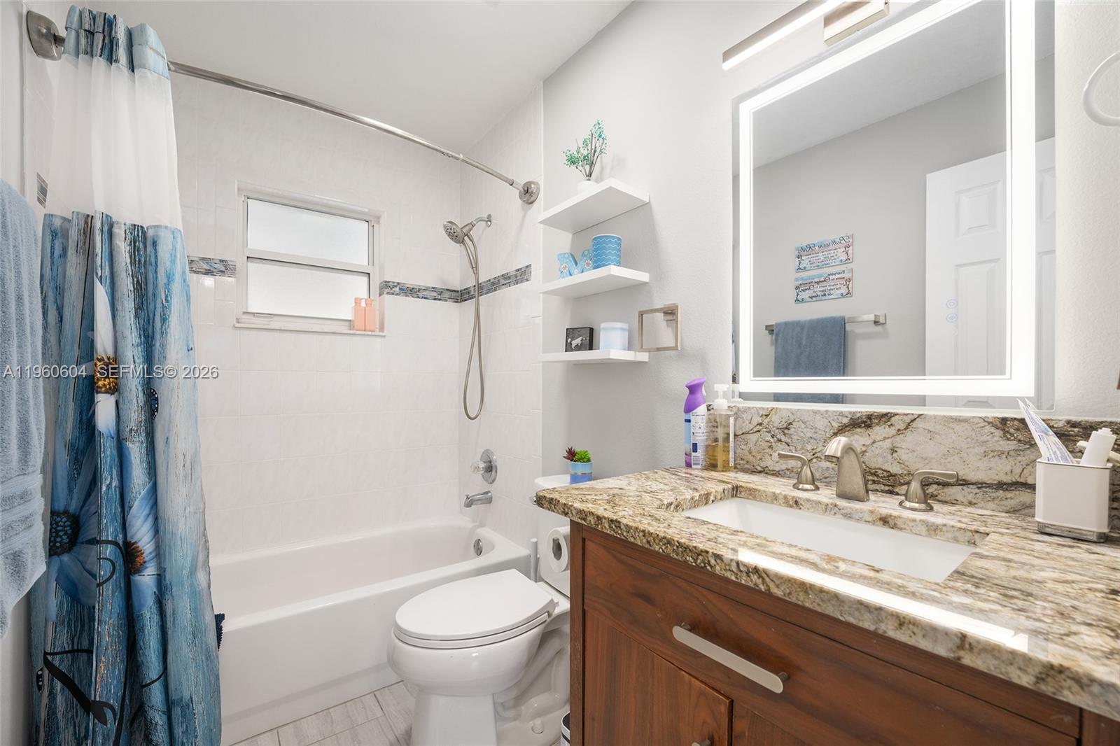 ROLLING HILLS - Residential