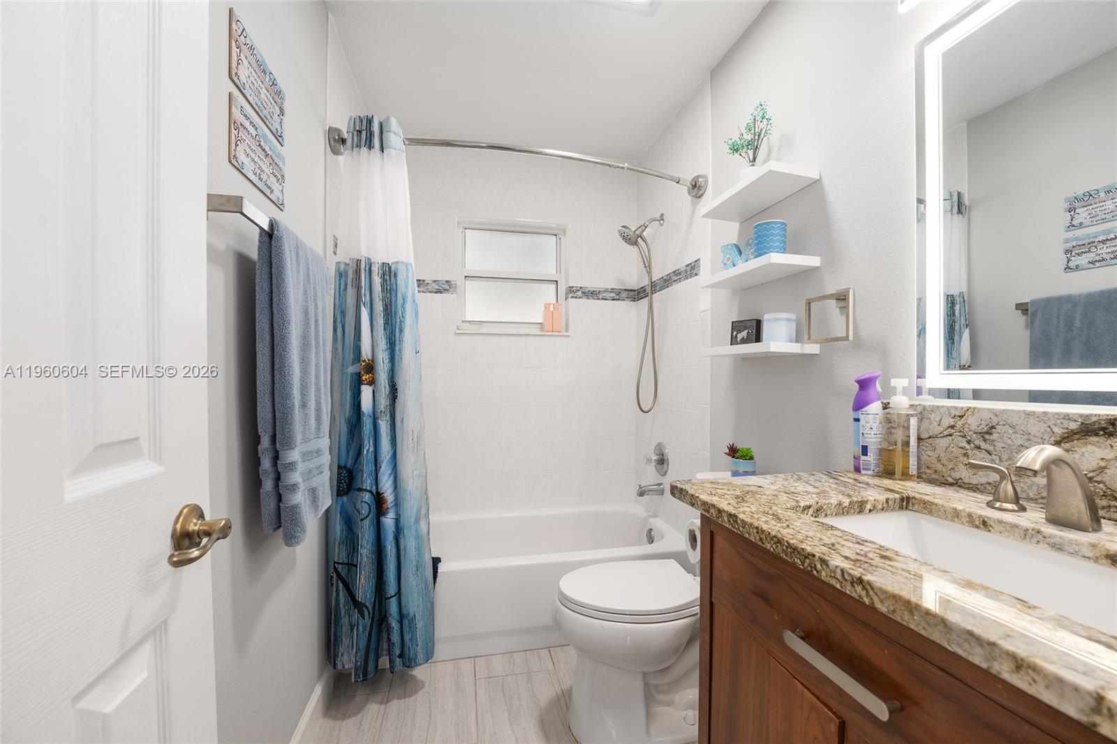 ROLLING HILLS - Residential