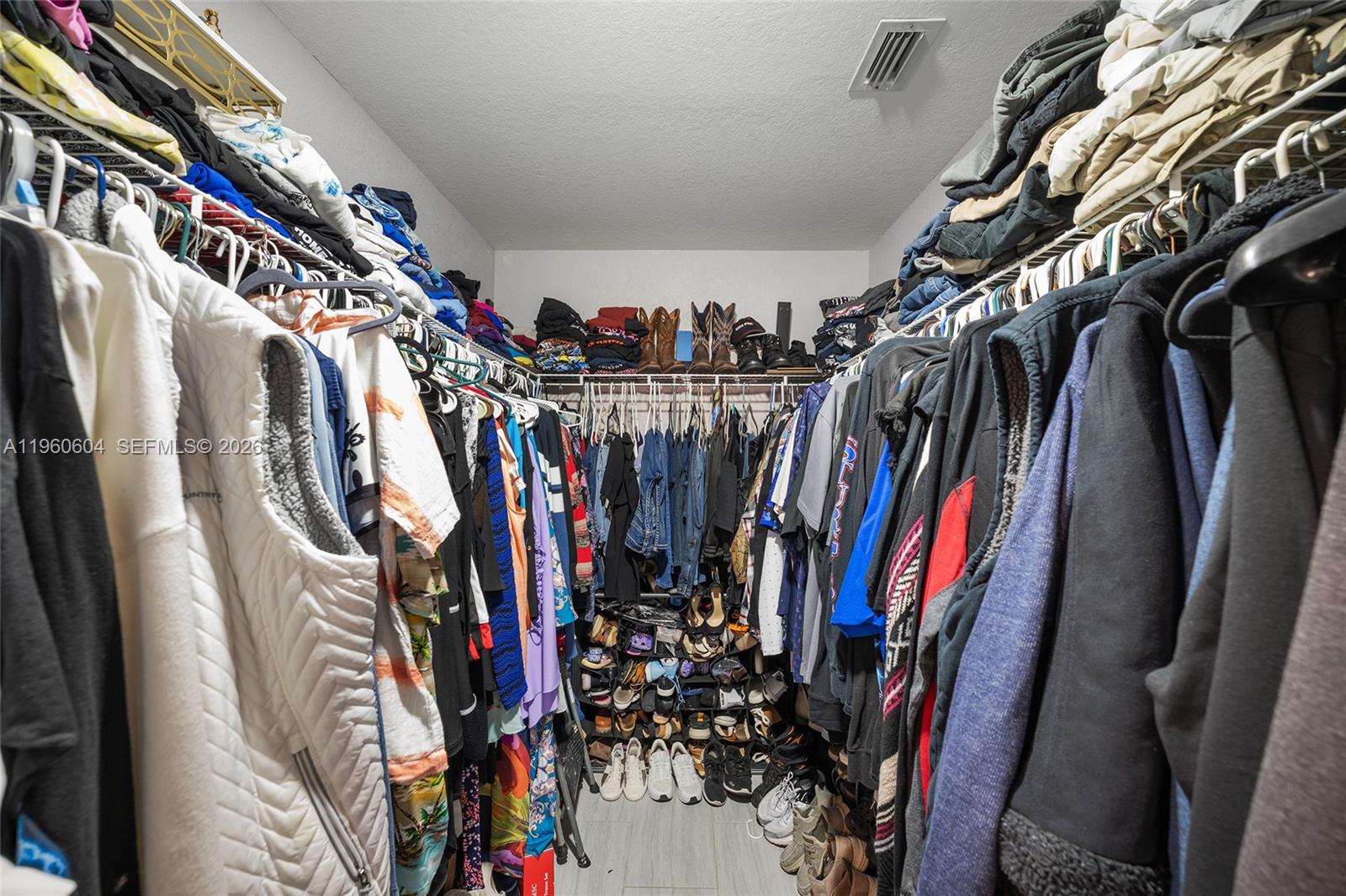 ROLLING HILLS - Residential