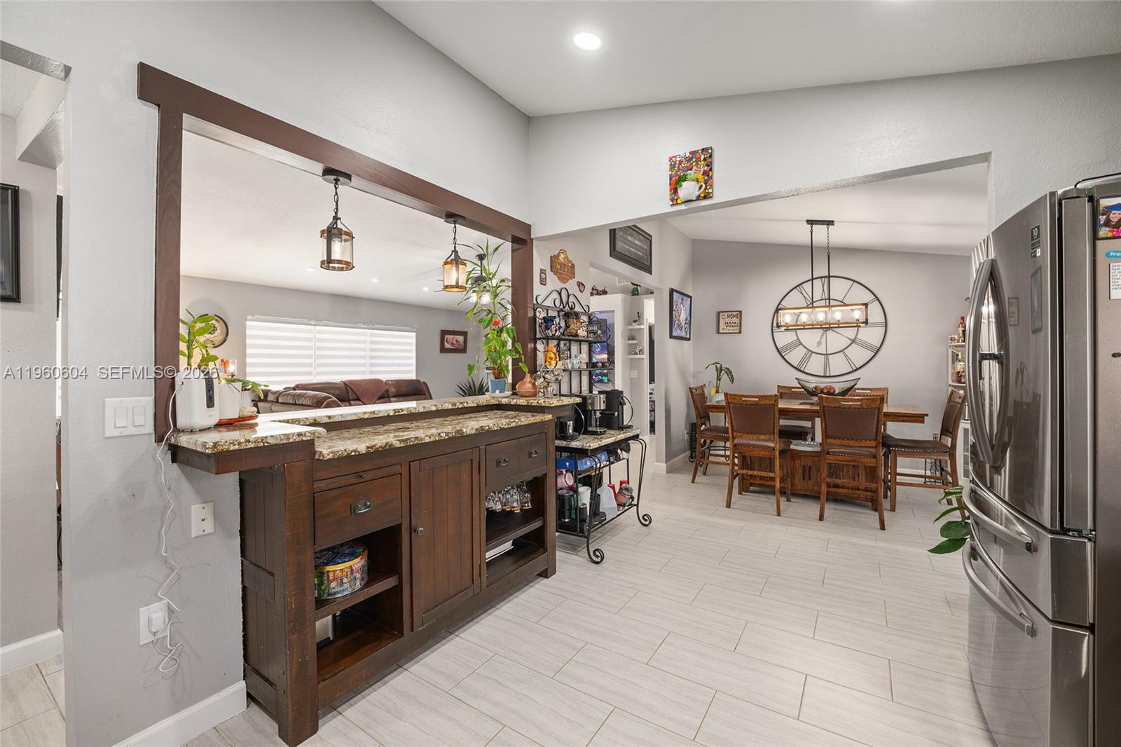 ROLLING HILLS - Residential