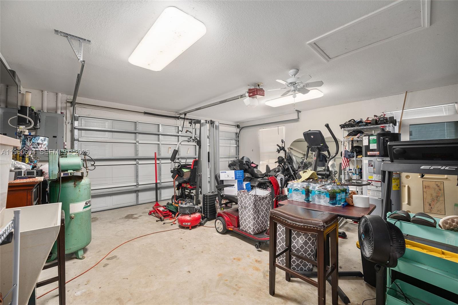 ROLLING HILLS - Residential