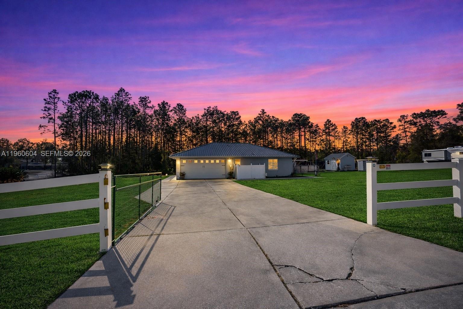 ROLLING HILLS - Residential