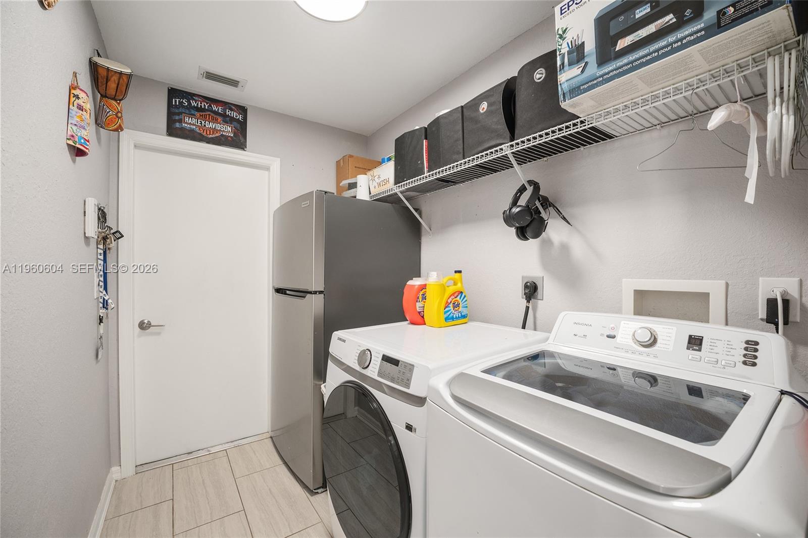 ROLLING HILLS - Residential