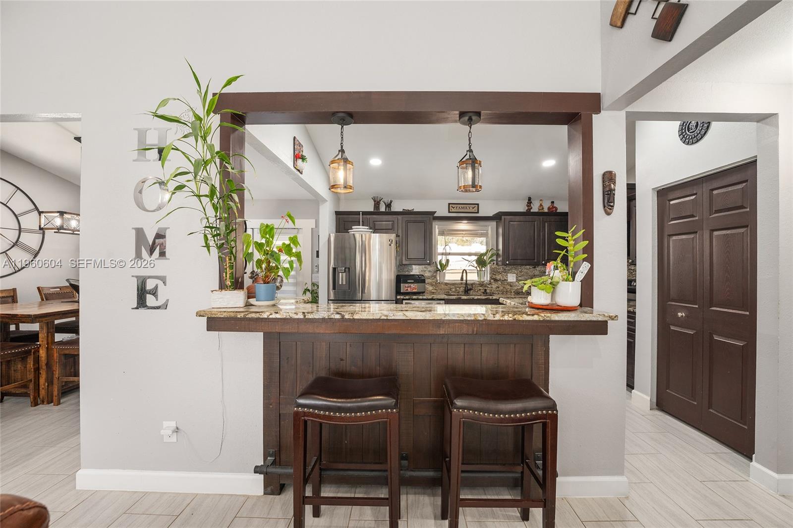 ROLLING HILLS - Residential