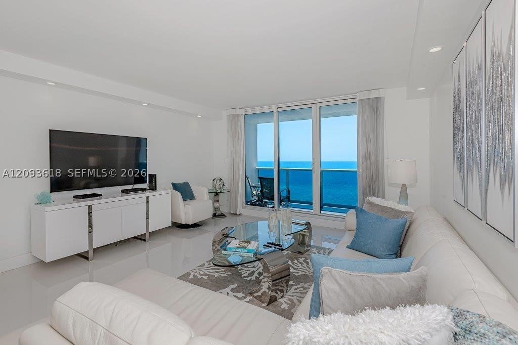 2301 Collins Ave 1424