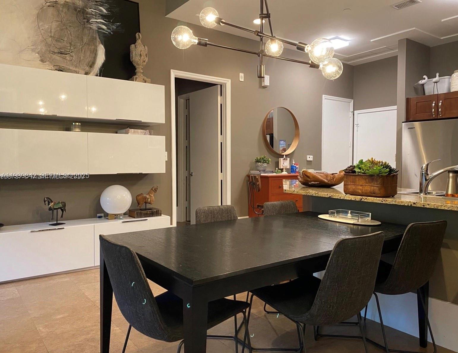 TURNBERRY VLG NO TOWER CO - Residential Lease