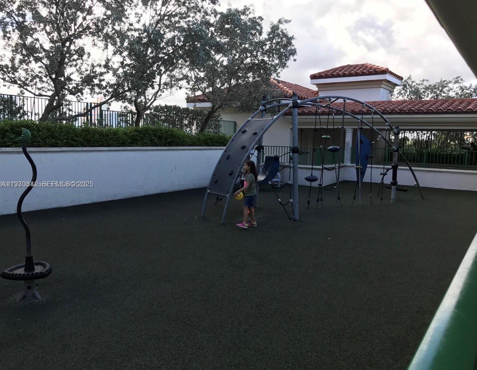 TURNBERRY VLG NO TOWER CO - Residential Lease