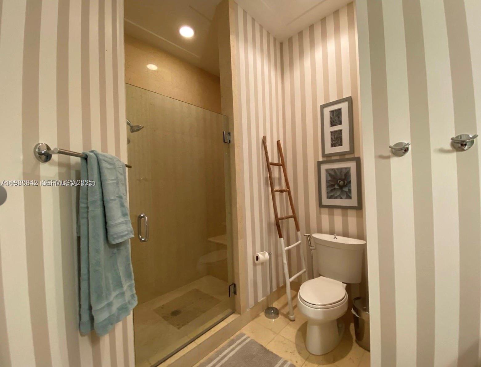 TURNBERRY VLG NO TOWER CO - Residential Lease