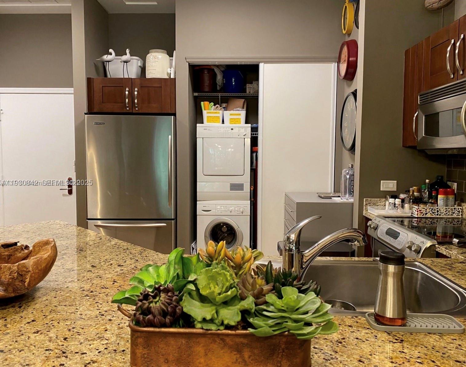 TURNBERRY VLG NO TOWER CO - Residential Lease