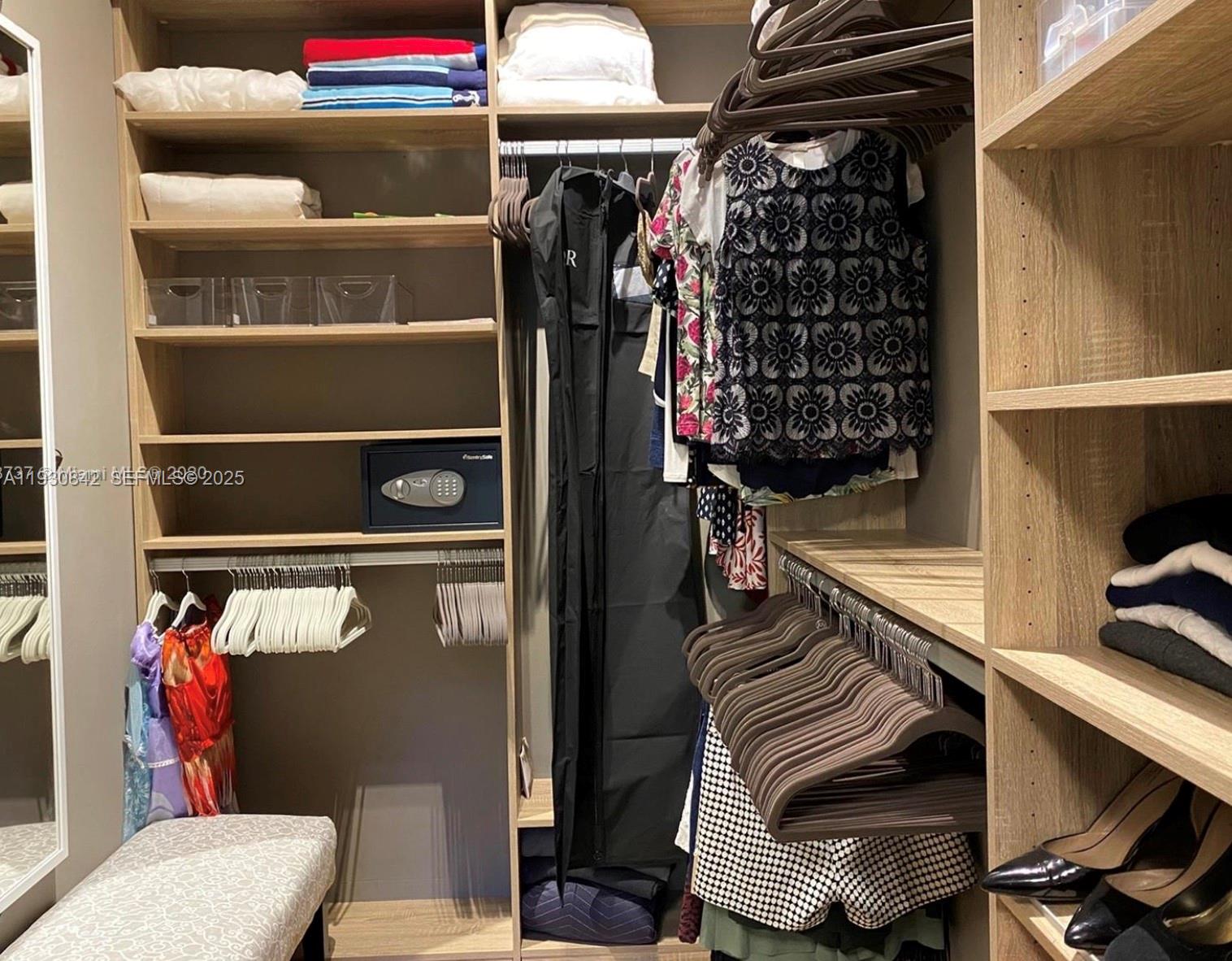 TURNBERRY VLG NO TOWER CO - Residential Lease