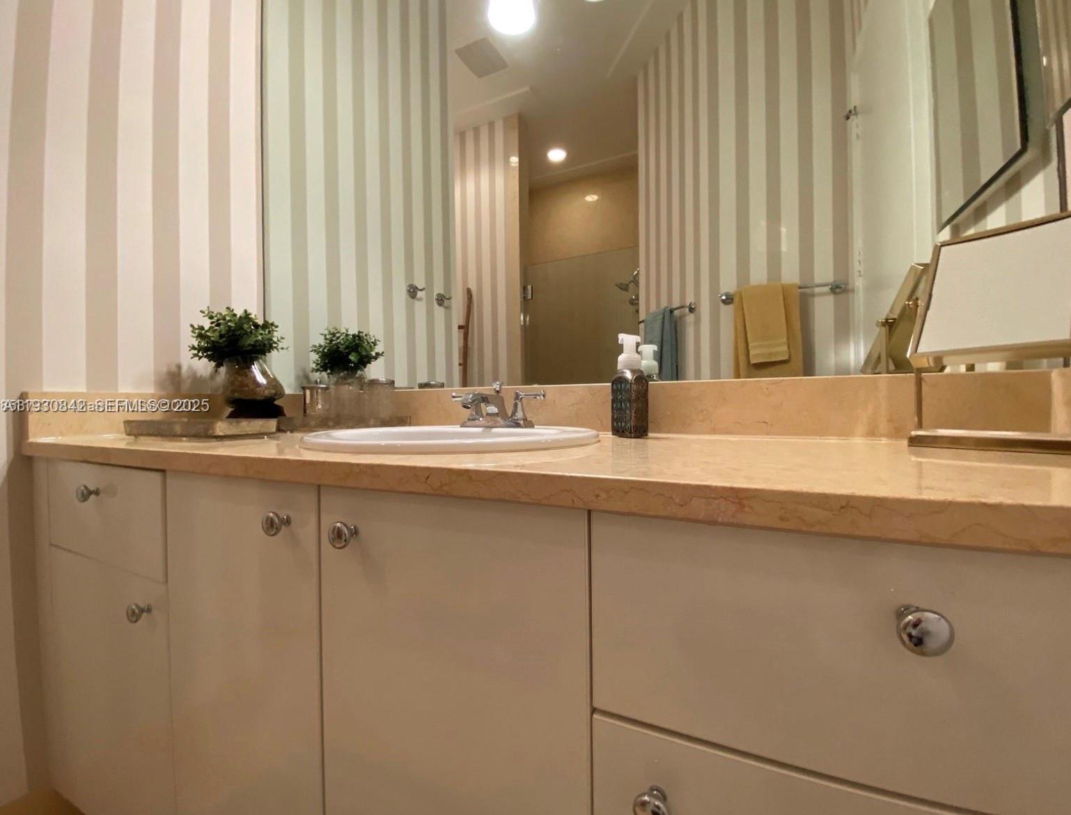 TURNBERRY VLG NO TOWER CO - Residential Lease