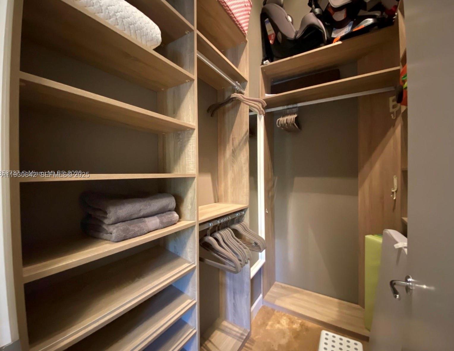 TURNBERRY VLG NO TOWER CO - Residential Lease