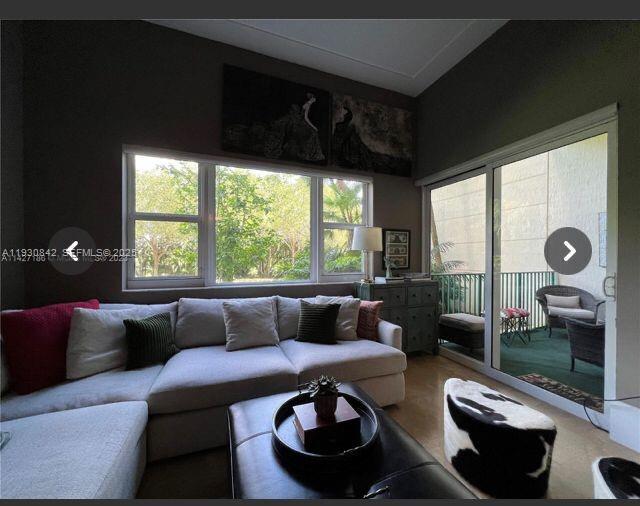 TURNBERRY VLG NO TOWER CO - Residential Lease