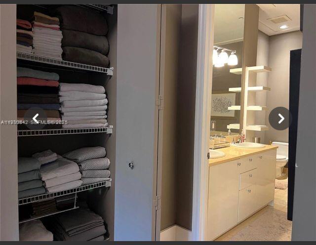 TURNBERRY VLG NO TOWER CO - Residential Lease