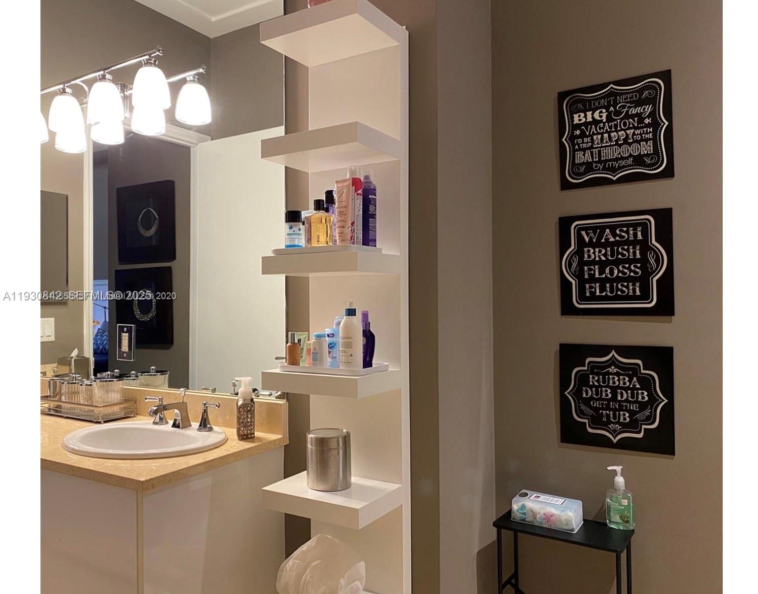 TURNBERRY VLG NO TOWER CO - Residential Lease