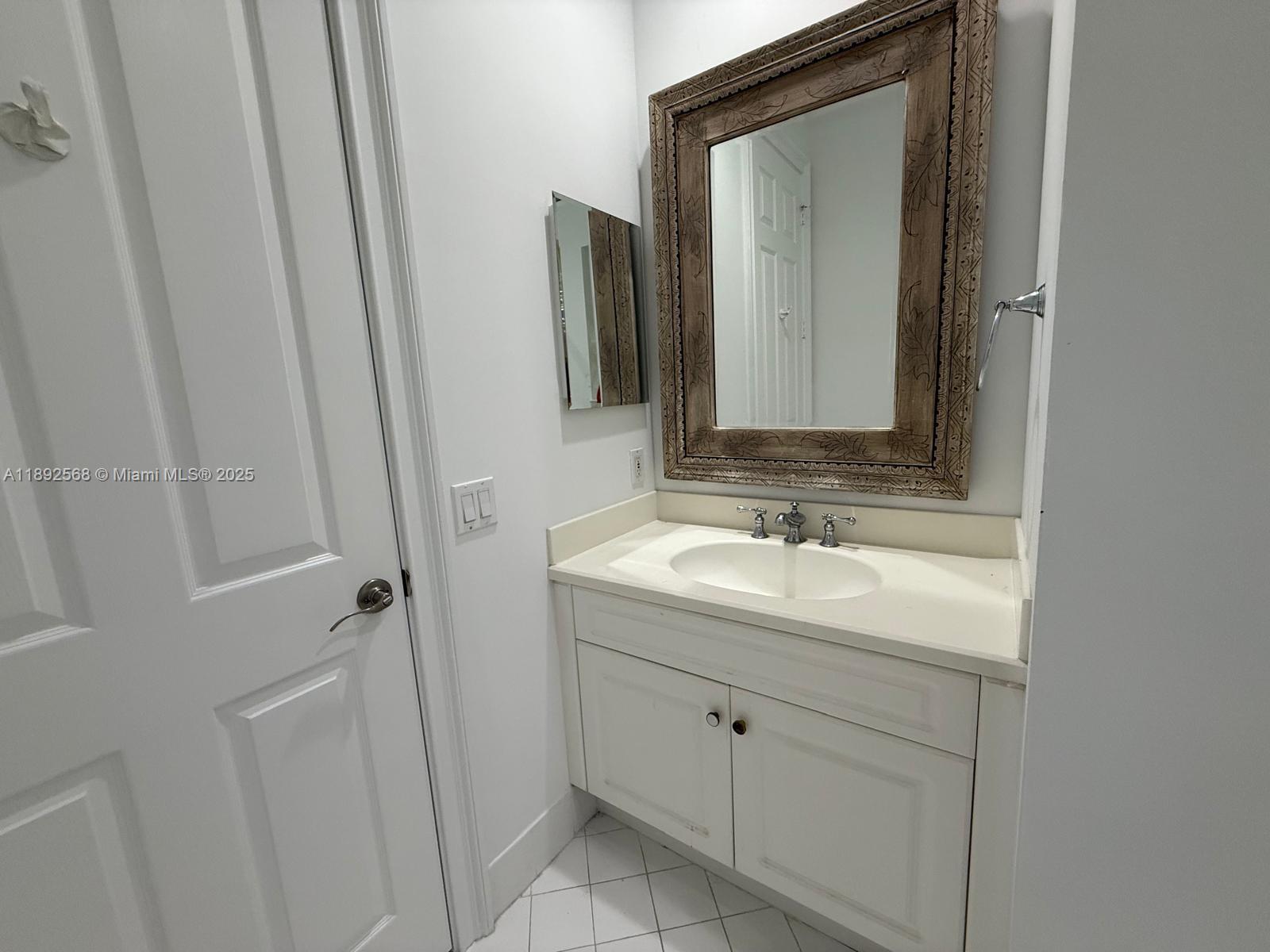 THREE ISLANDS 3RD SEC - Residential Lease
