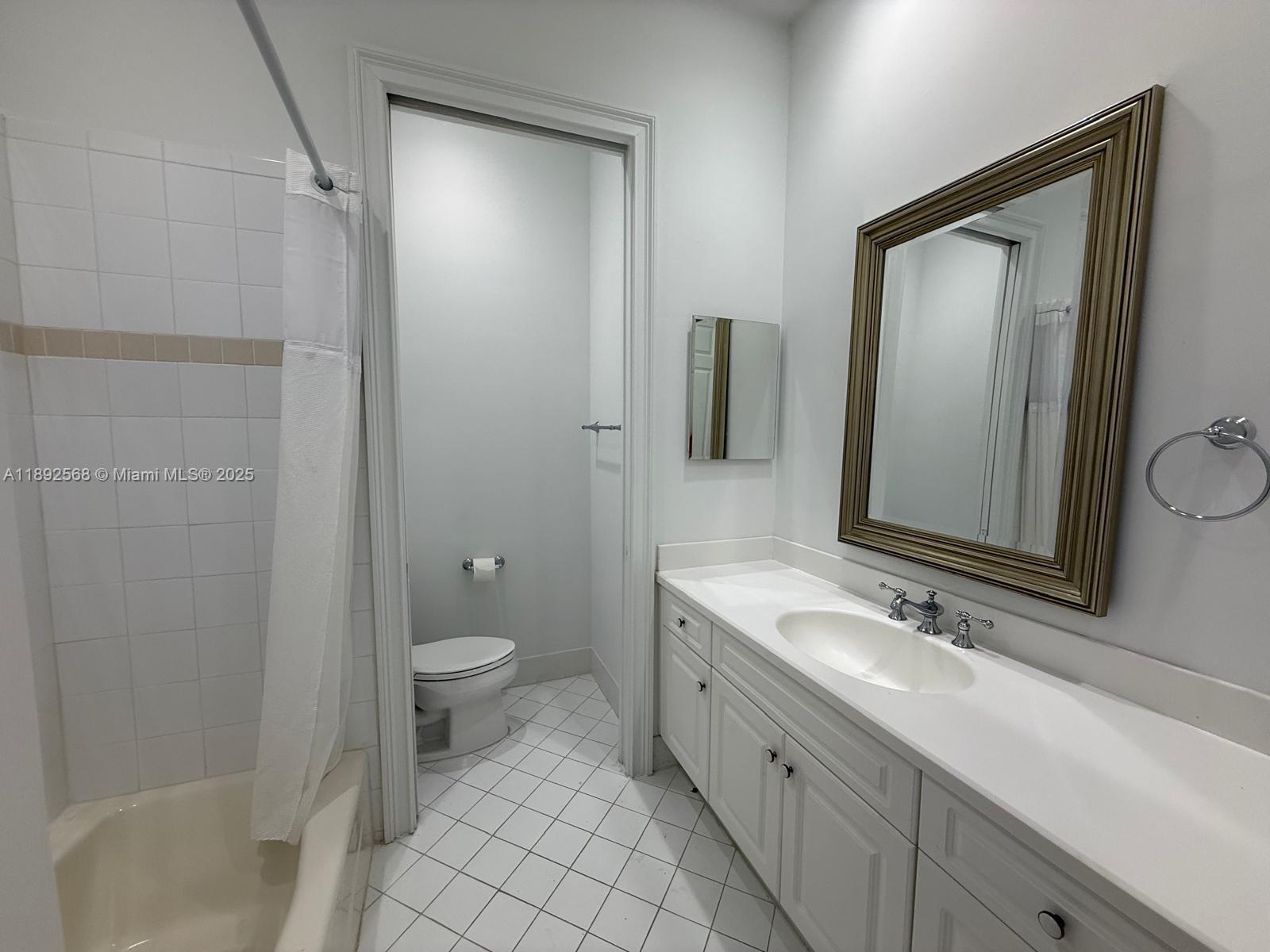 THREE ISLANDS 3RD SEC - Residential Lease