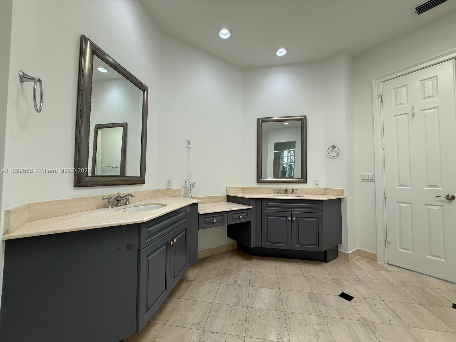 THREE ISLANDS 3RD SEC - Residential Lease