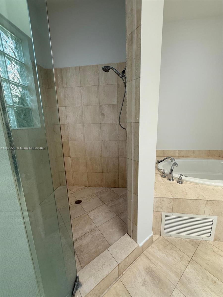 THREE ISLANDS 3RD SEC - Residential Lease