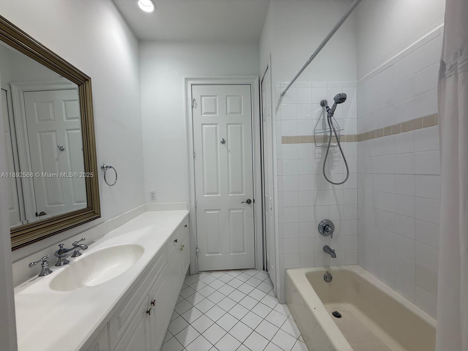 THREE ISLANDS 3RD SEC - Residential Lease