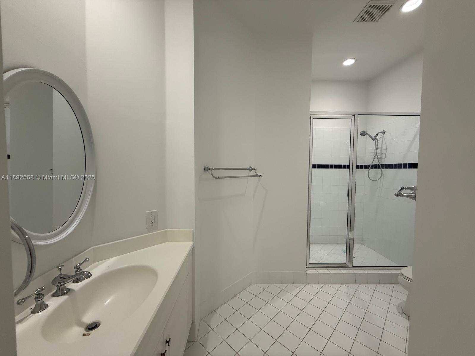 THREE ISLANDS 3RD SEC - Residential Lease