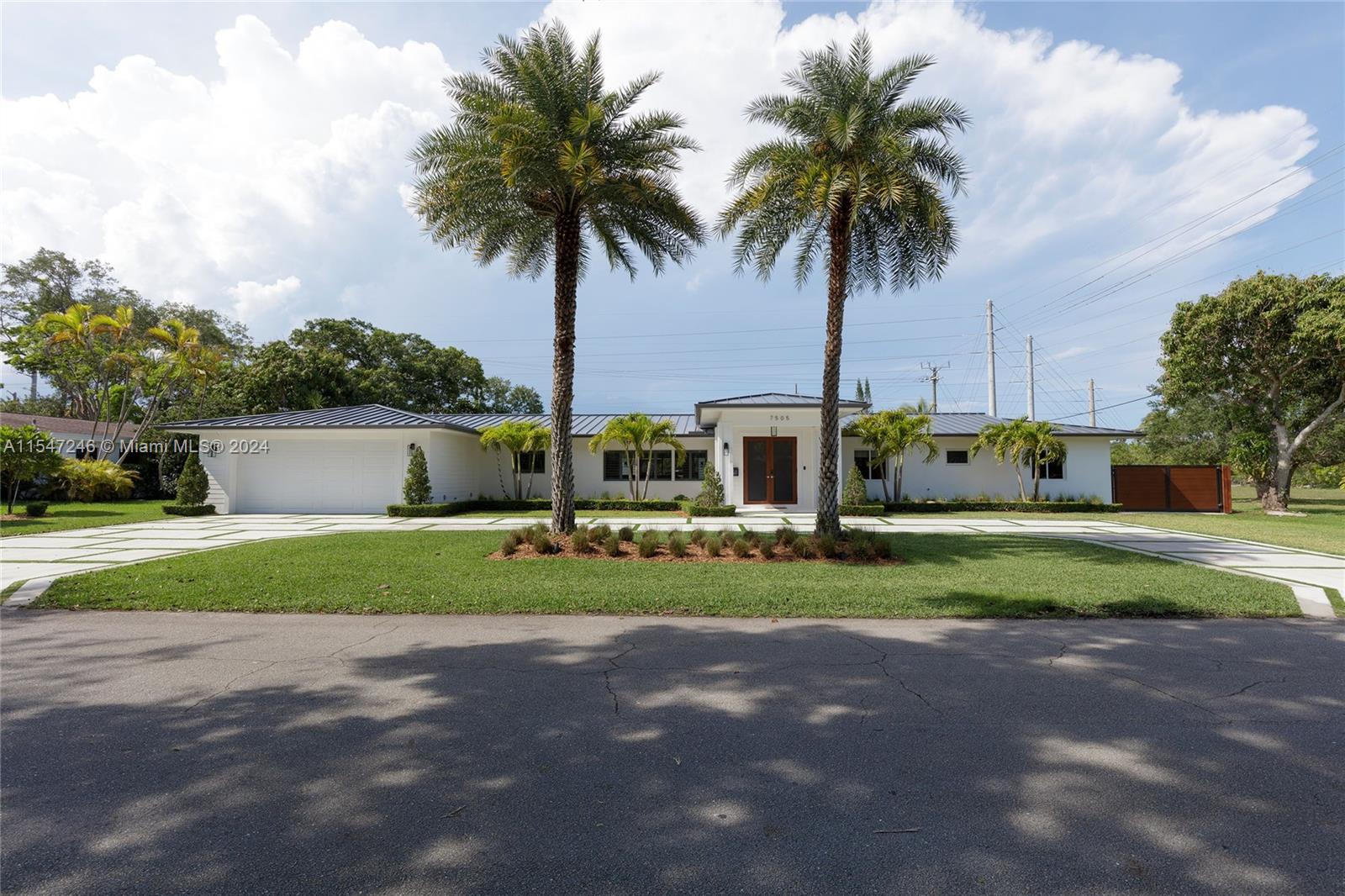 7505 Sw 141st St St, Palmetto Bay, Miami-Dade County, Florida - 5 Bedrooms  
4 Bathrooms - 