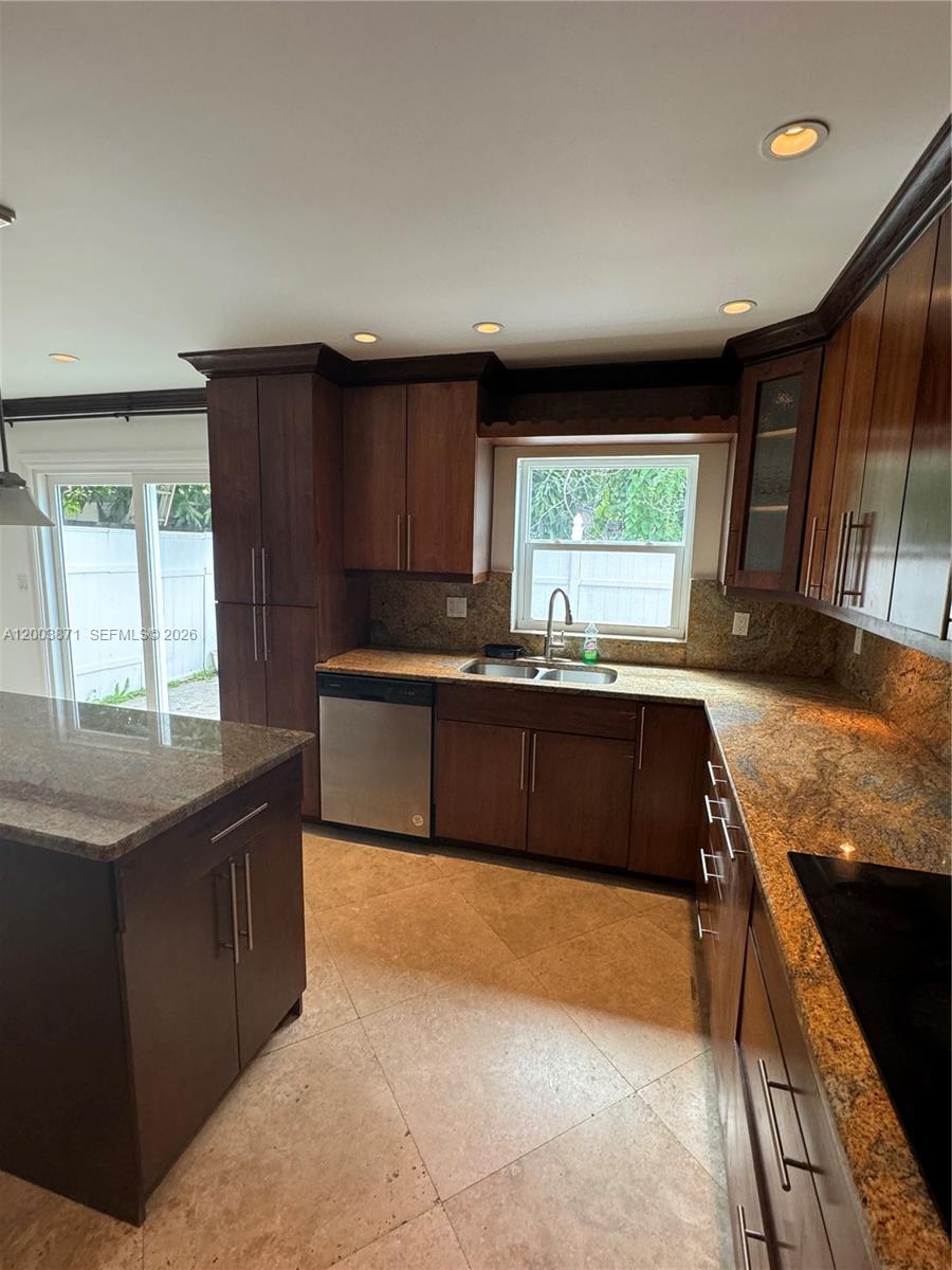 WOODSIDE ARMS CONDO - Residential Lease