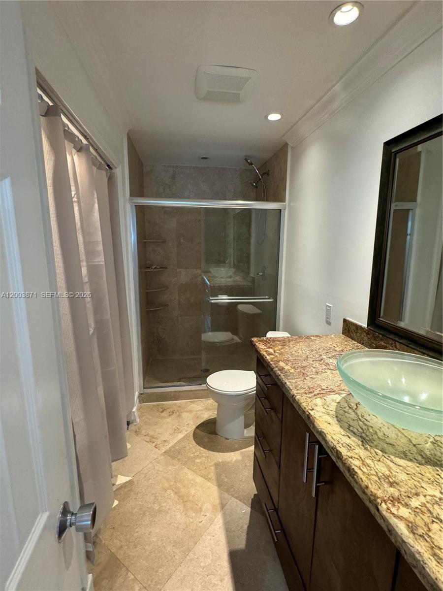 WOODSIDE ARMS CONDO - Residential Lease