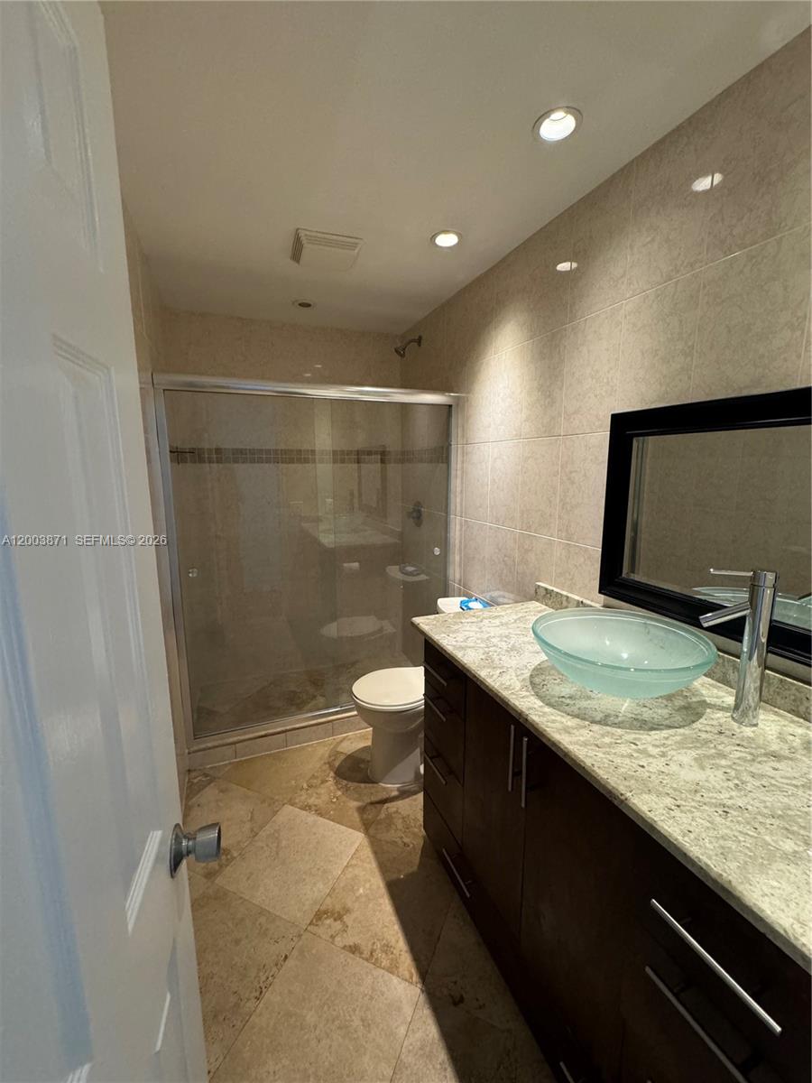 WOODSIDE ARMS CONDO - Residential Lease