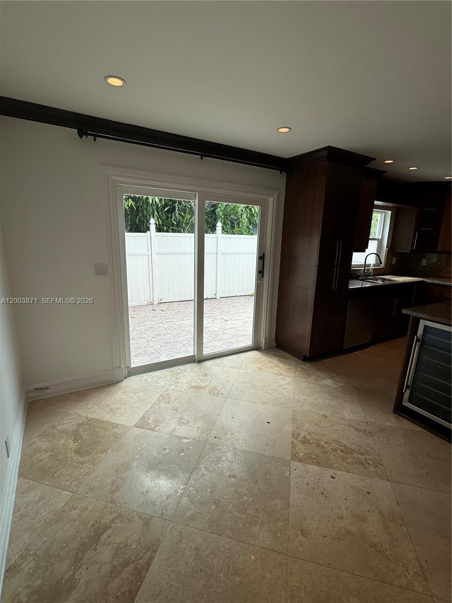 WOODSIDE ARMS CONDO - Residential Lease