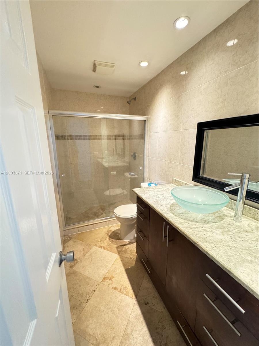 WOODSIDE ARMS CONDO - Residential Lease