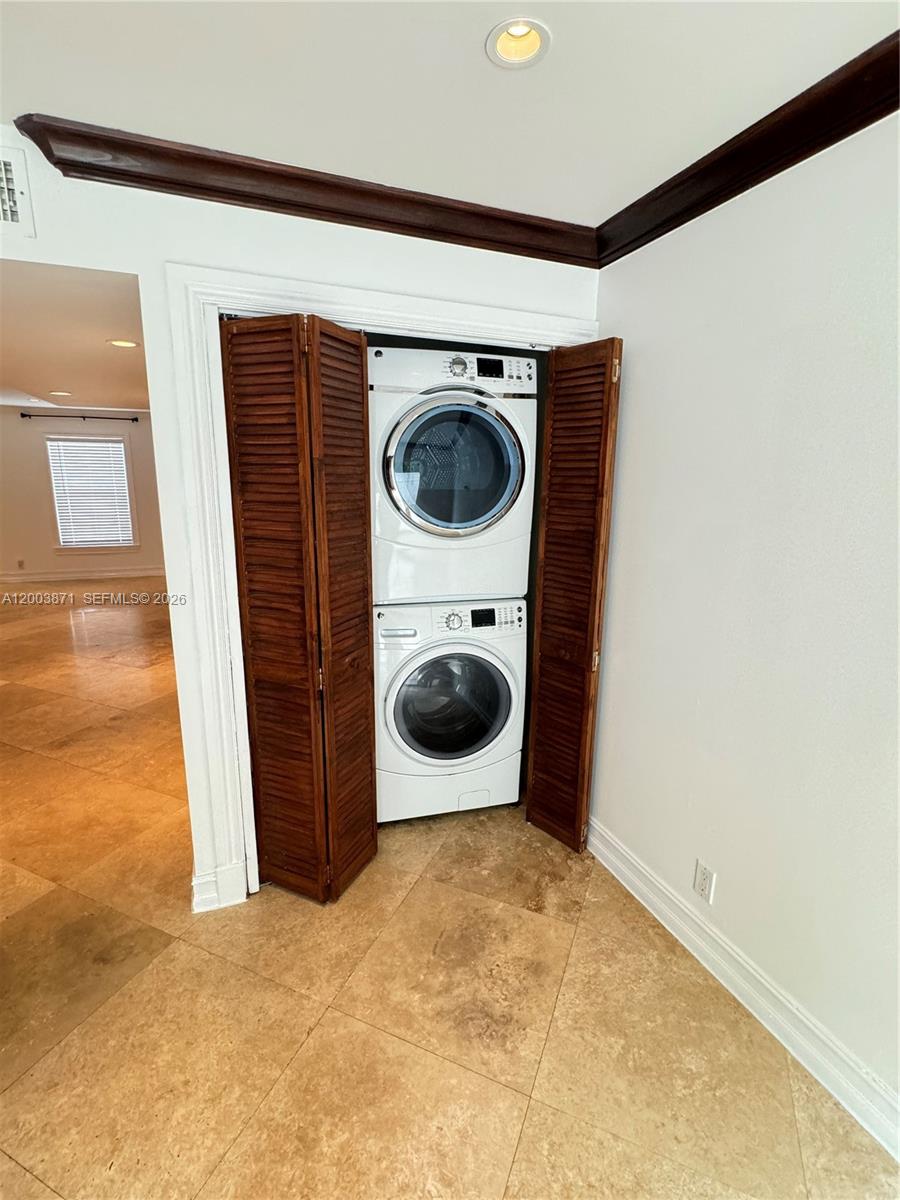 WOODSIDE ARMS CONDO - Residential Lease