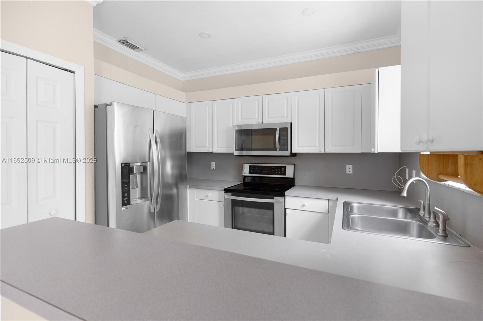 KENDALL BREEZE SOUTH - Residential Lease