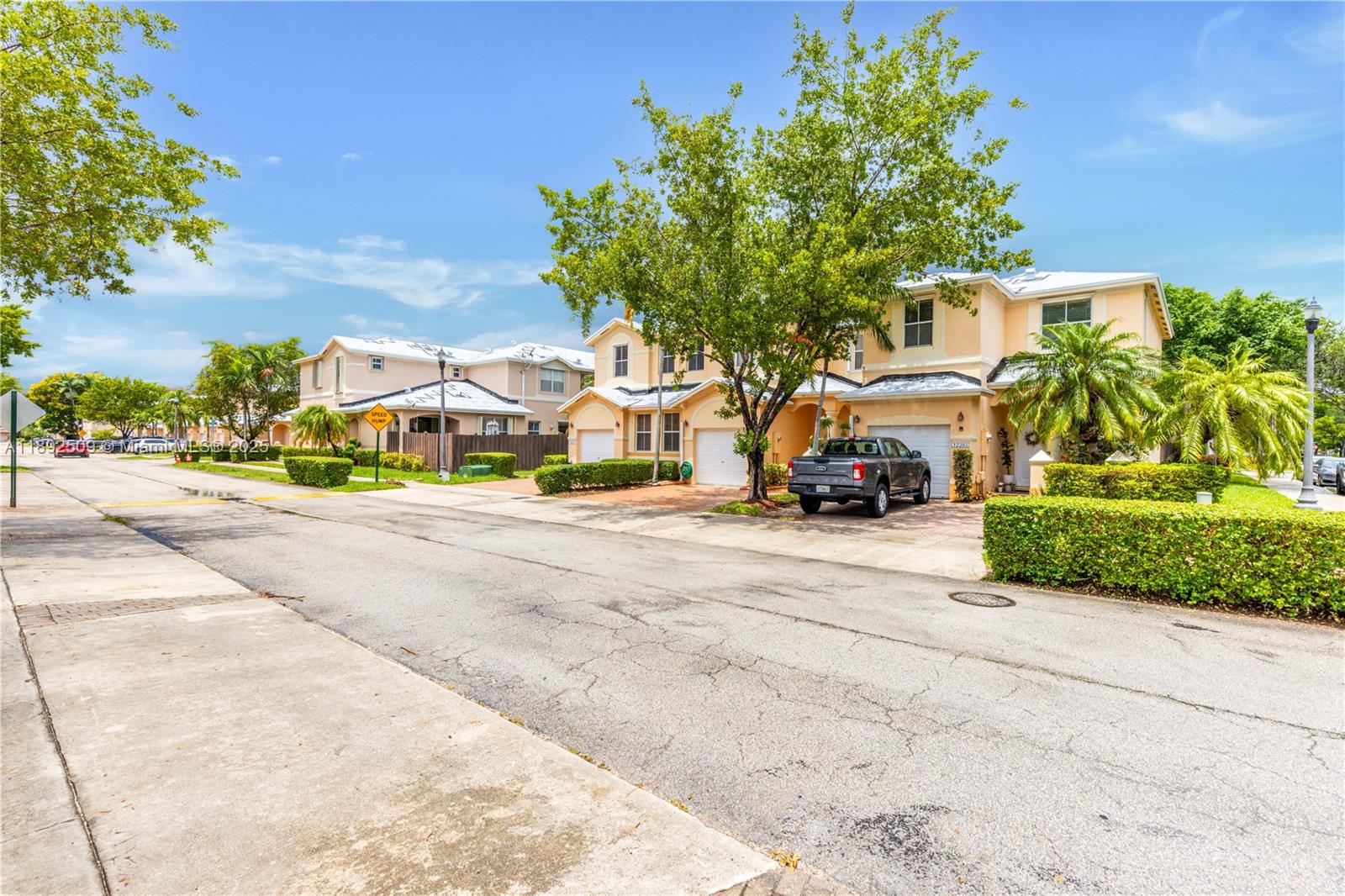 KENDALL BREEZE SOUTH - Residential Lease