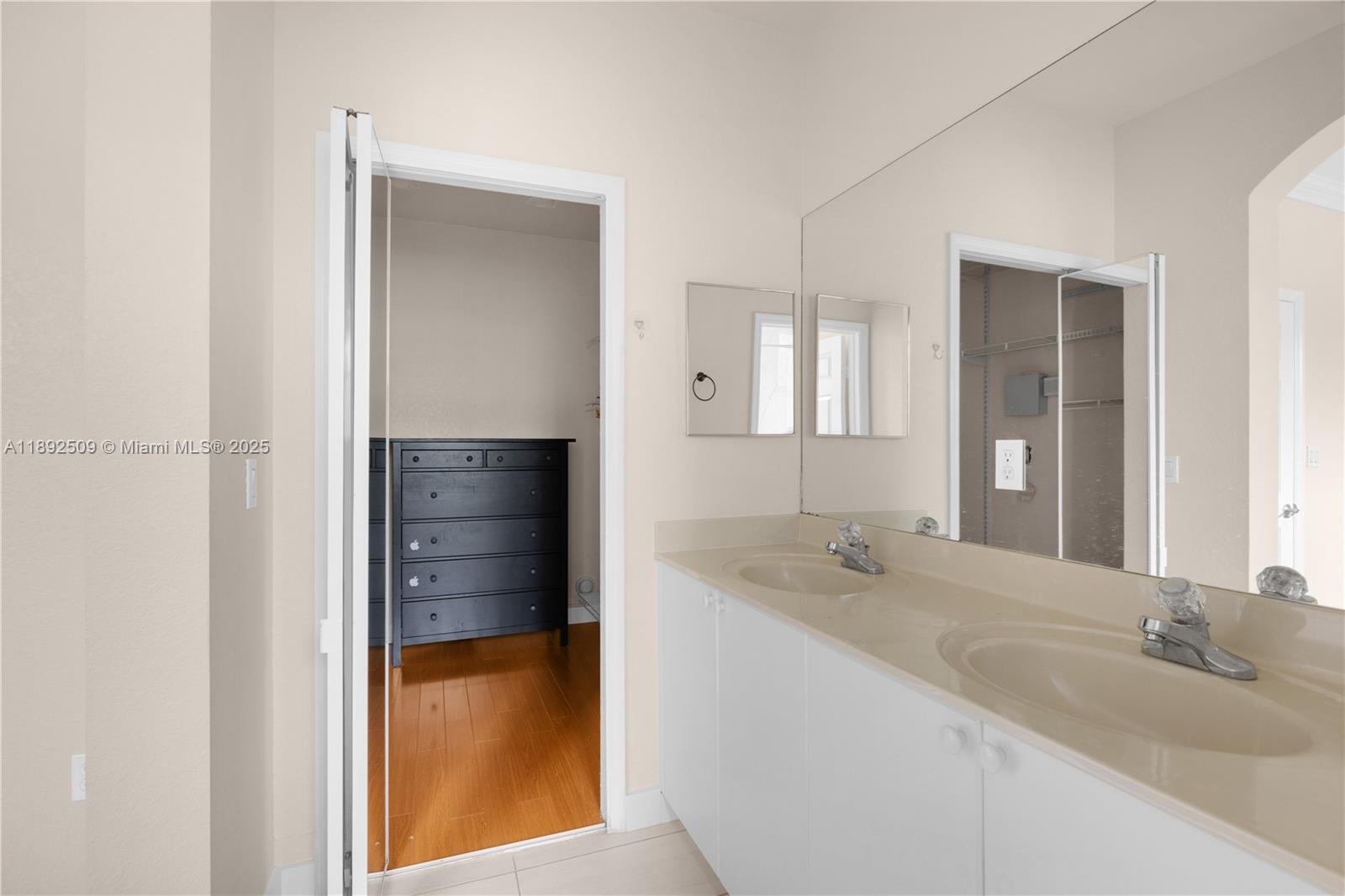KENDALL BREEZE SOUTH - Residential Lease