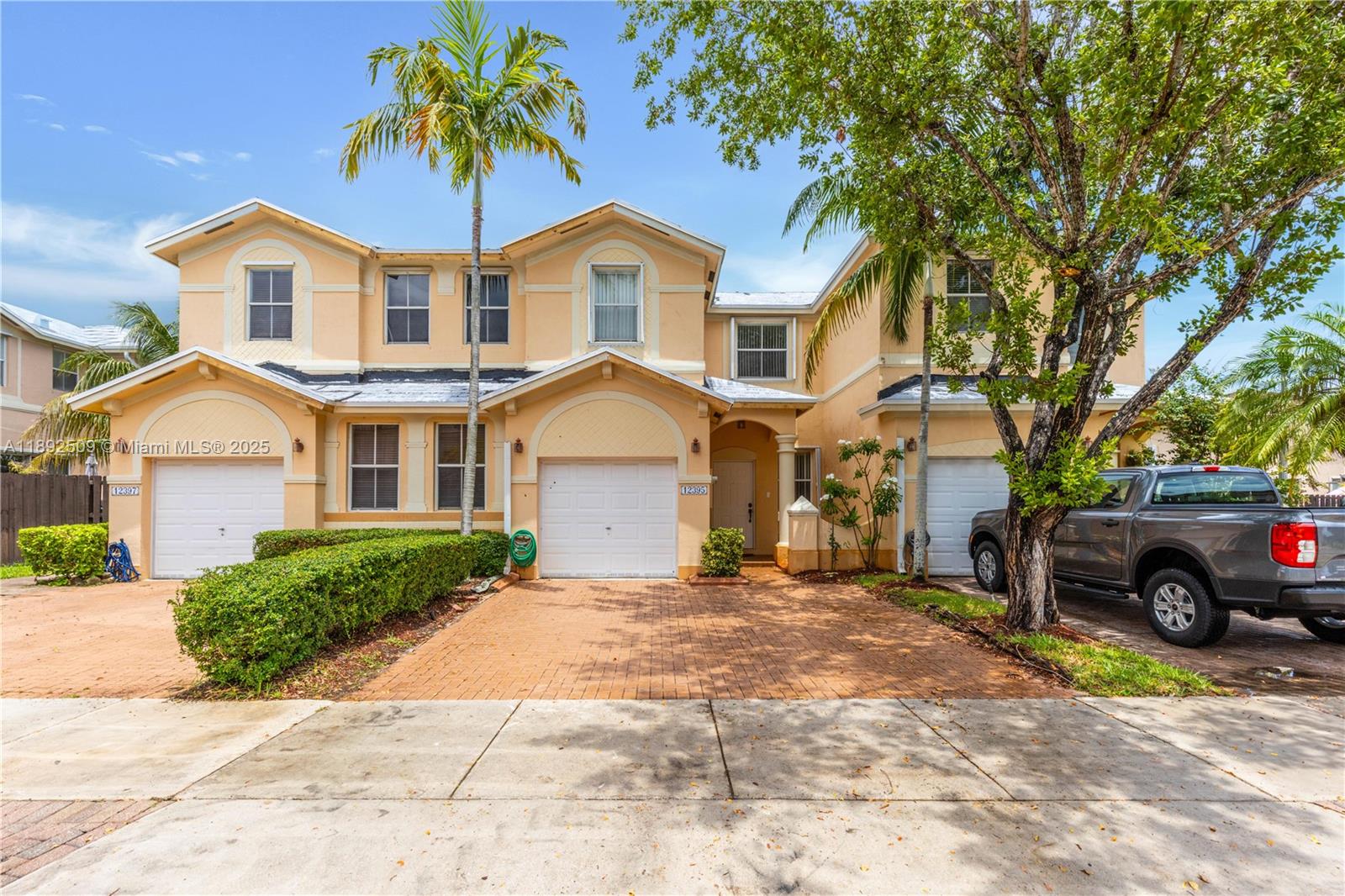 KENDALL BREEZE SOUTH - Residential Lease