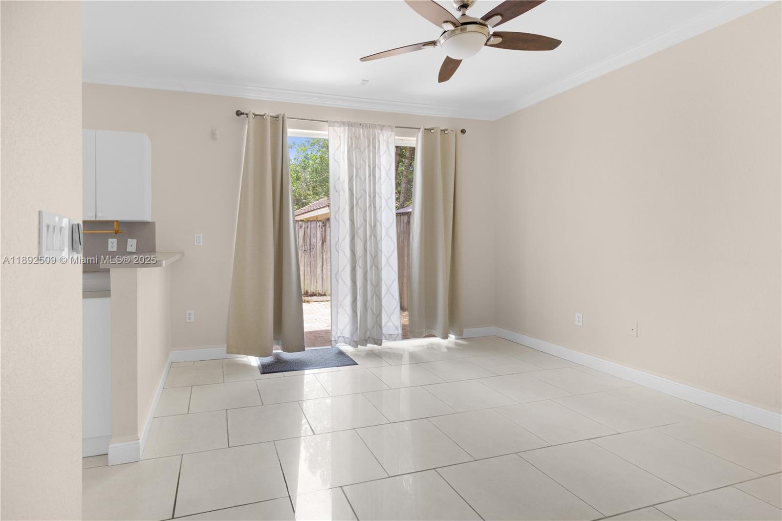 KENDALL BREEZE SOUTH - Residential Lease